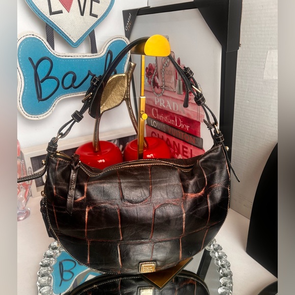 Dooney Bourke Handbags - Dooney & Bourke burgundy Leather shoulder Bag